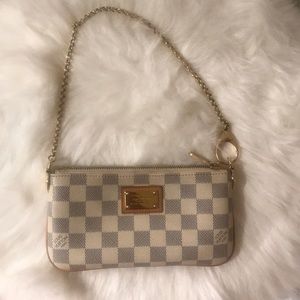 Authentic Louis Vuitton pochette Mila!!!!!